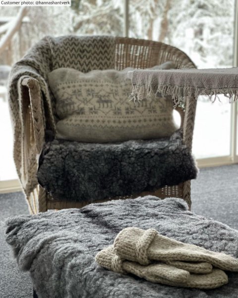 Skeepskin rugs during the winter season – yes please!