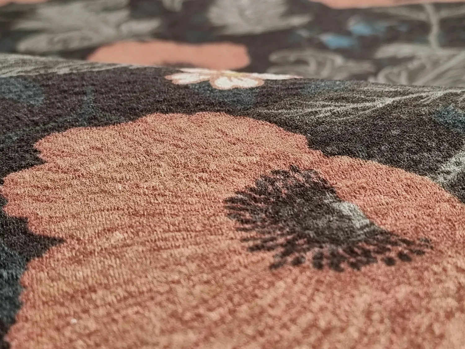 Wilton rug - Poppy (black)