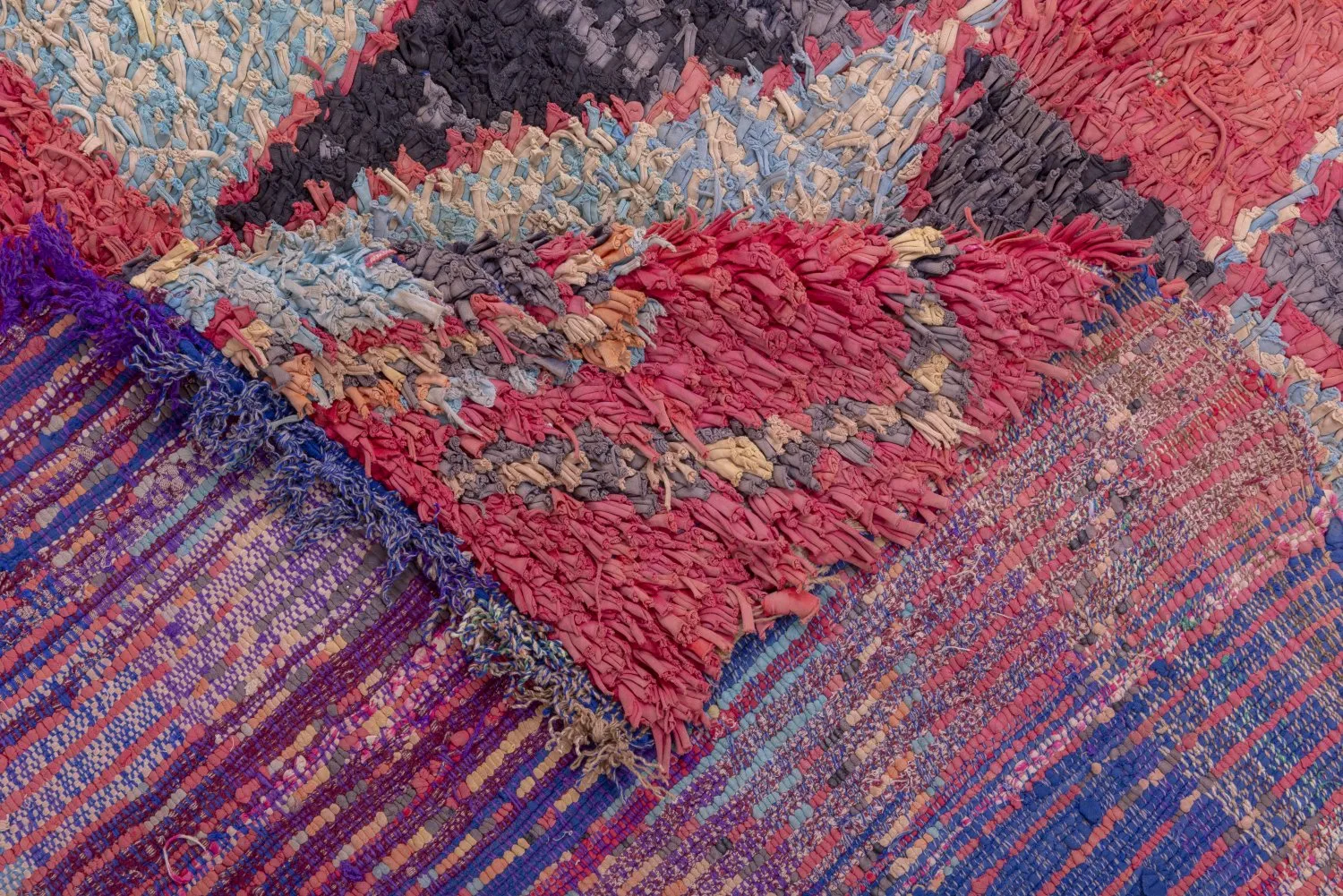 Moroccan Berber rug Boucherouite 255 x 150 cm