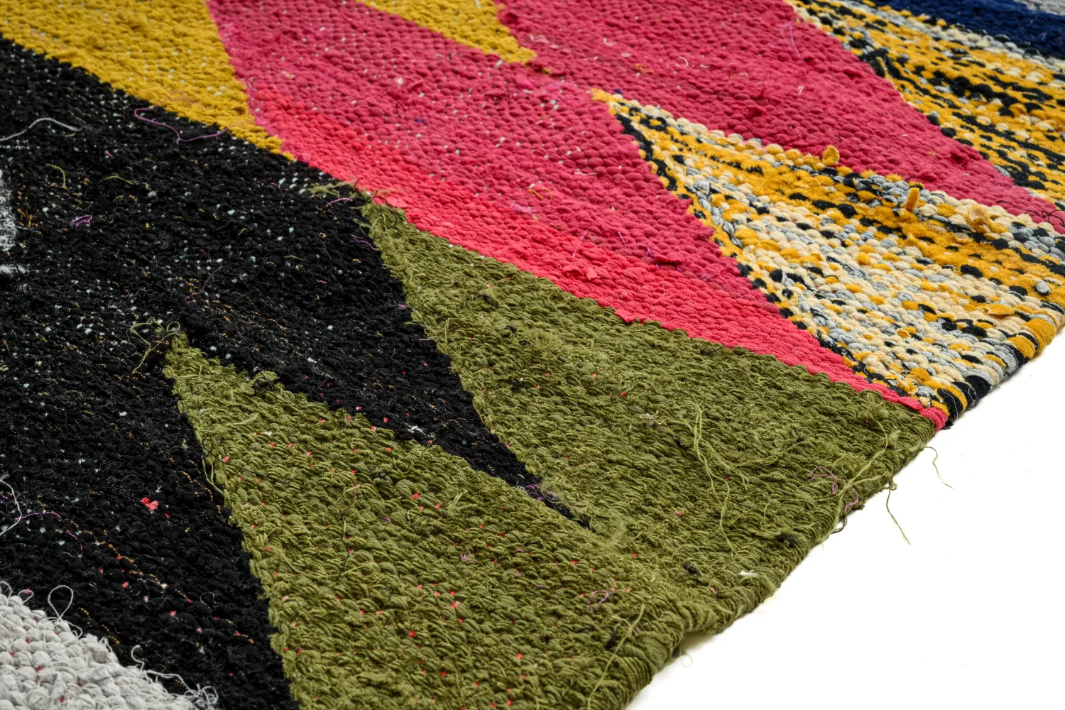 Moroccan Berber rug Boucherouite 155 x 255 cm