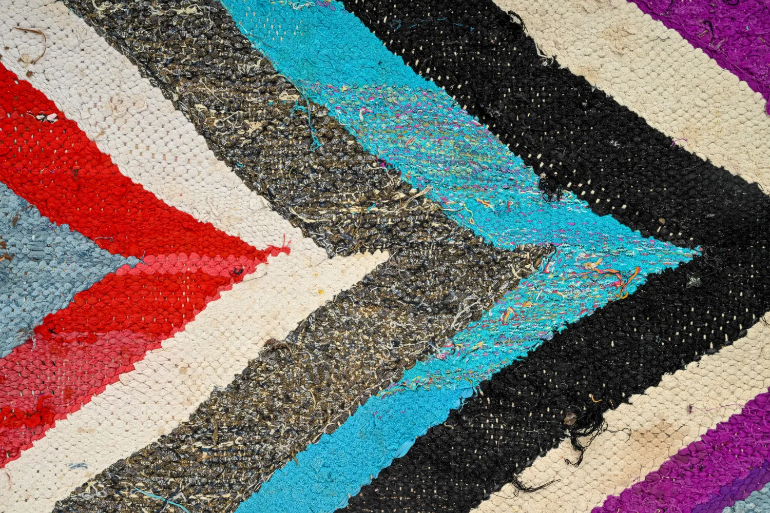 Moroccan Berber rug Boucherouite 165 x 270 cm