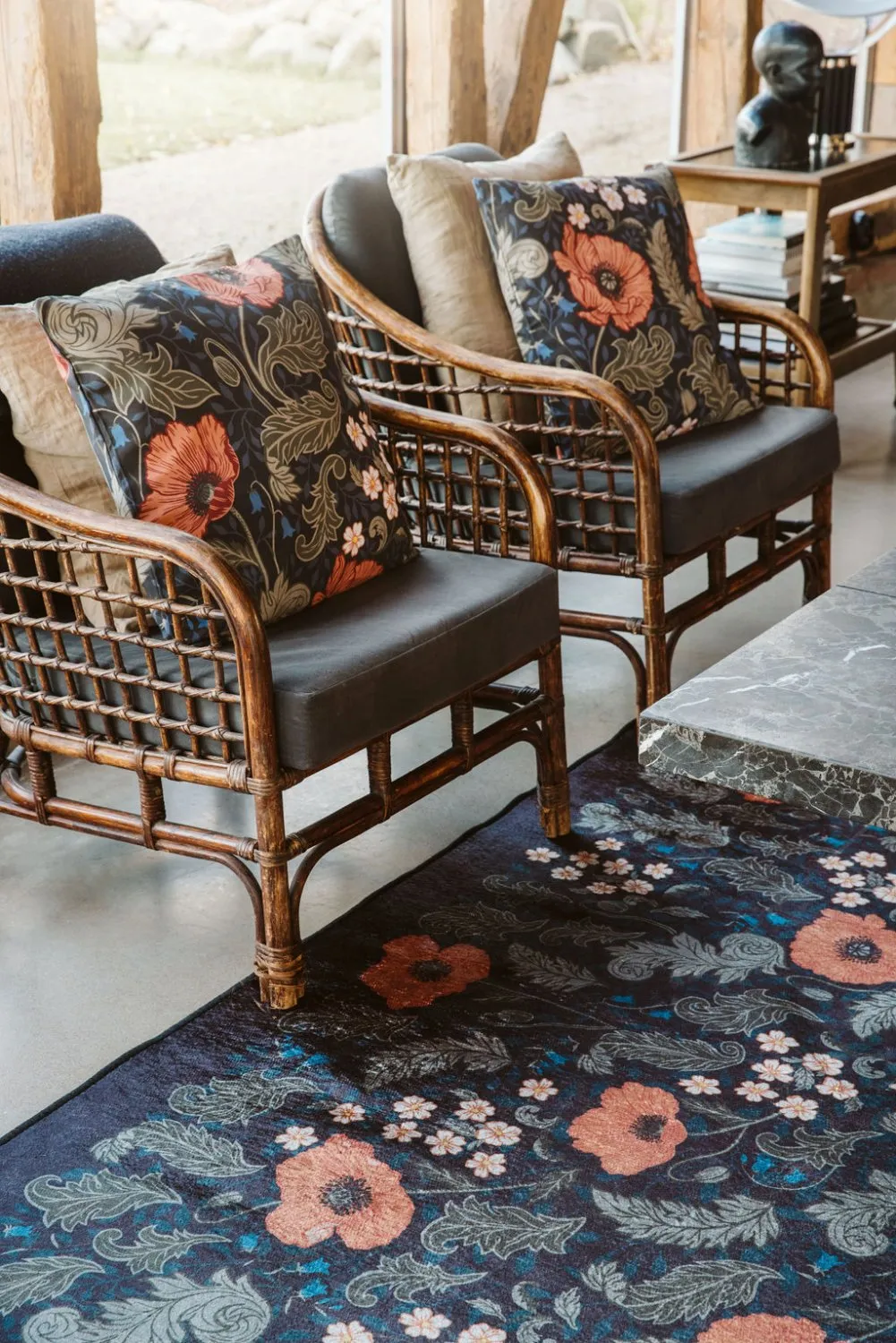 Cushion cover - Poppy (black)