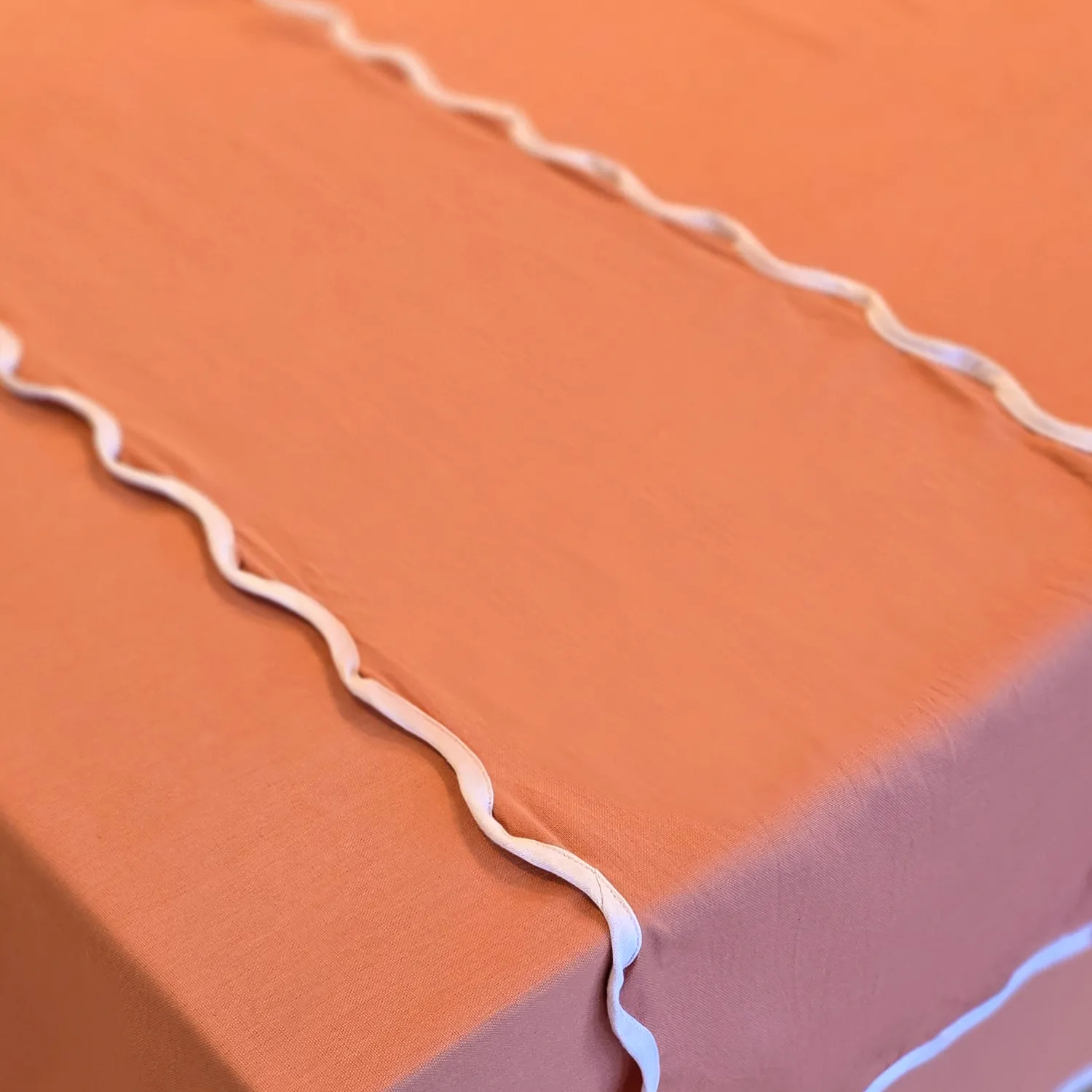 Table runner - Yrsa (rust)