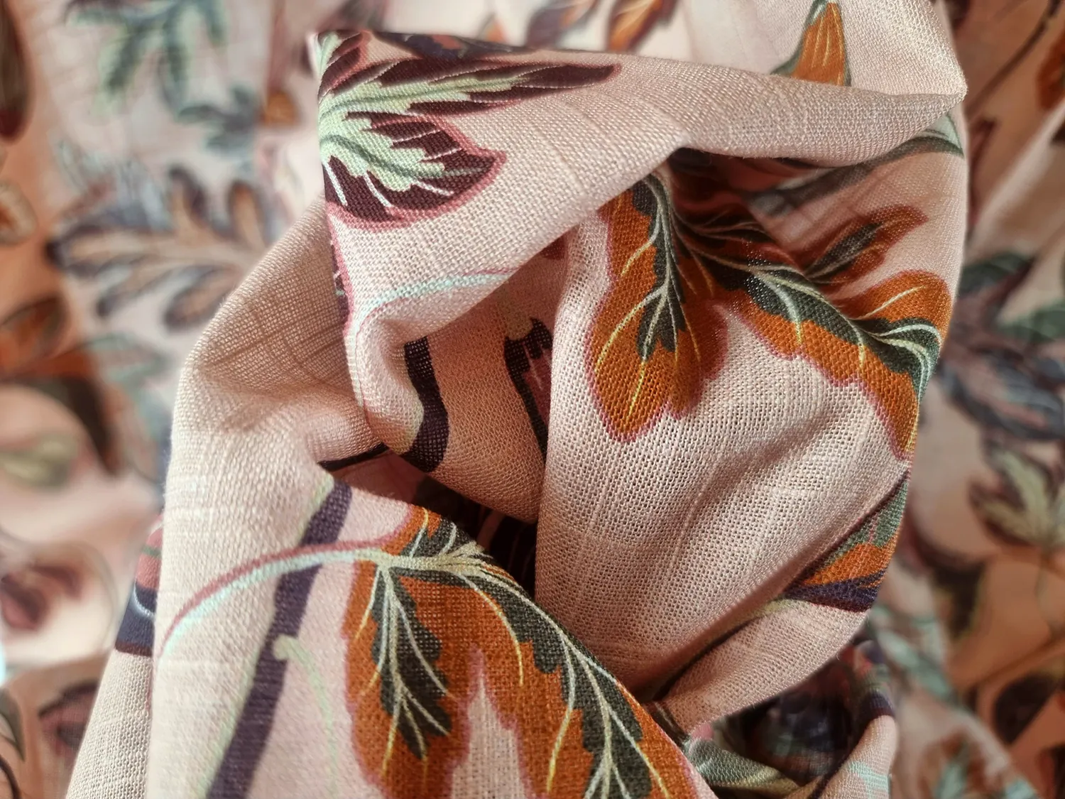 Table runner - Leonora (red)