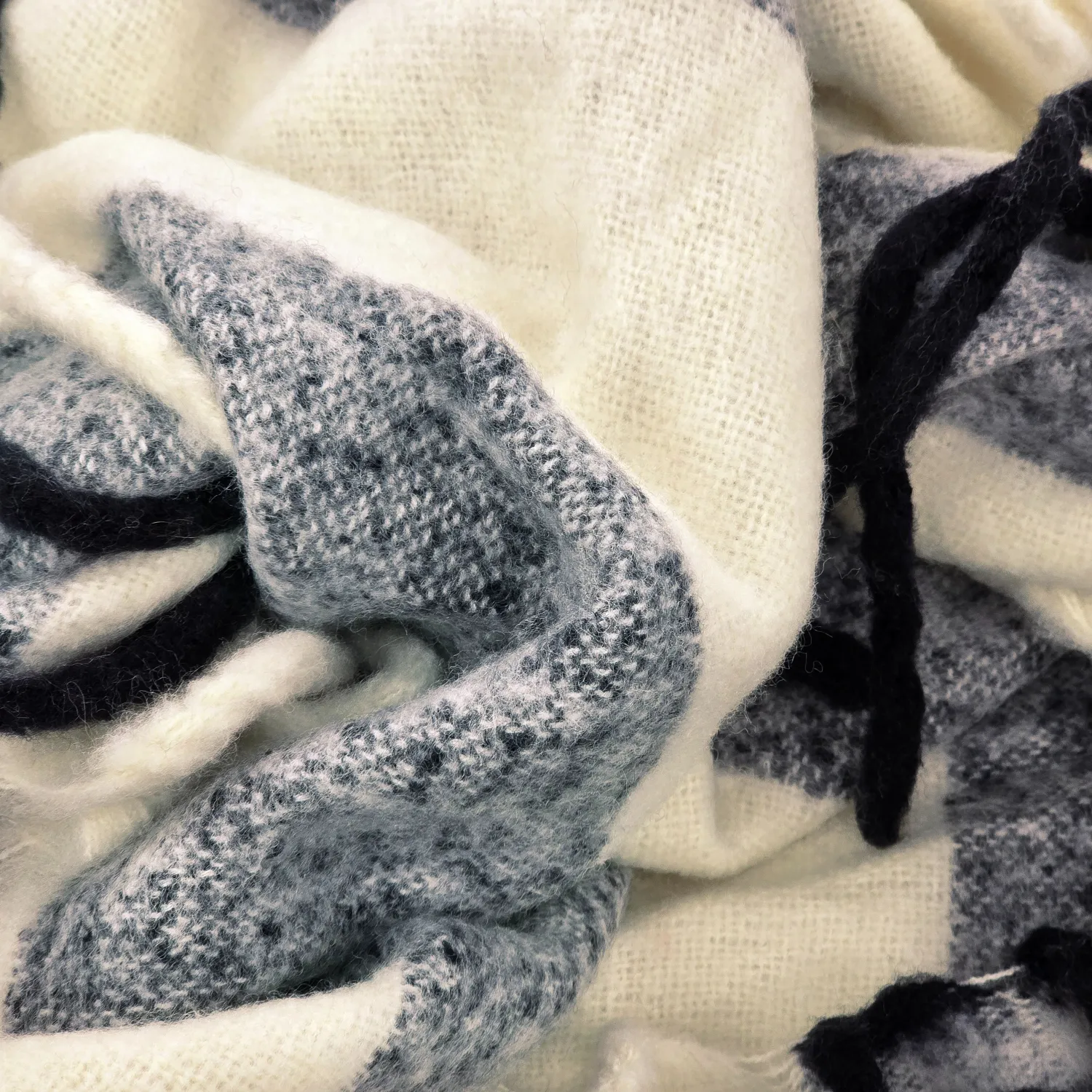 Throws - Wool blend throw - Beatriz Stripe (black/white)