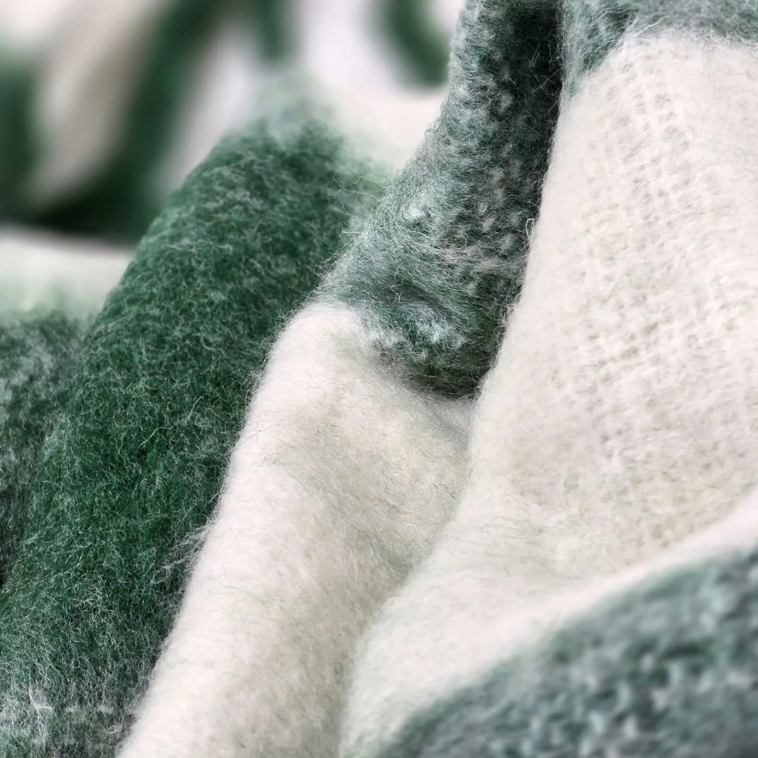 Throws - Plaid in wool mix - Phoebe (green)