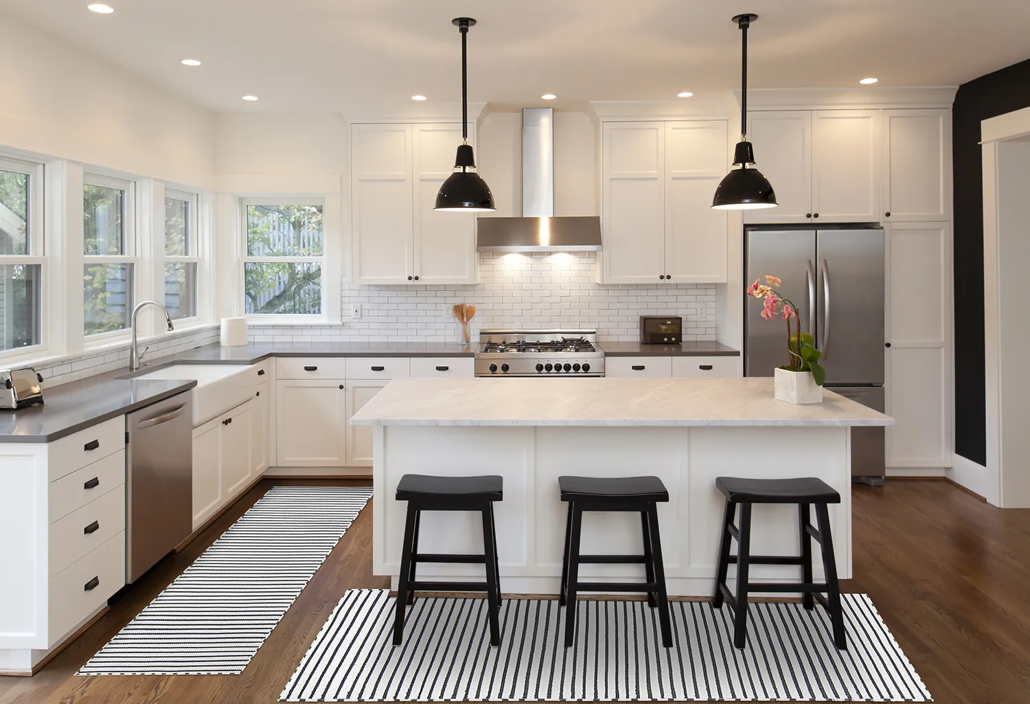 Plastic Mats - Kensington (white/black)