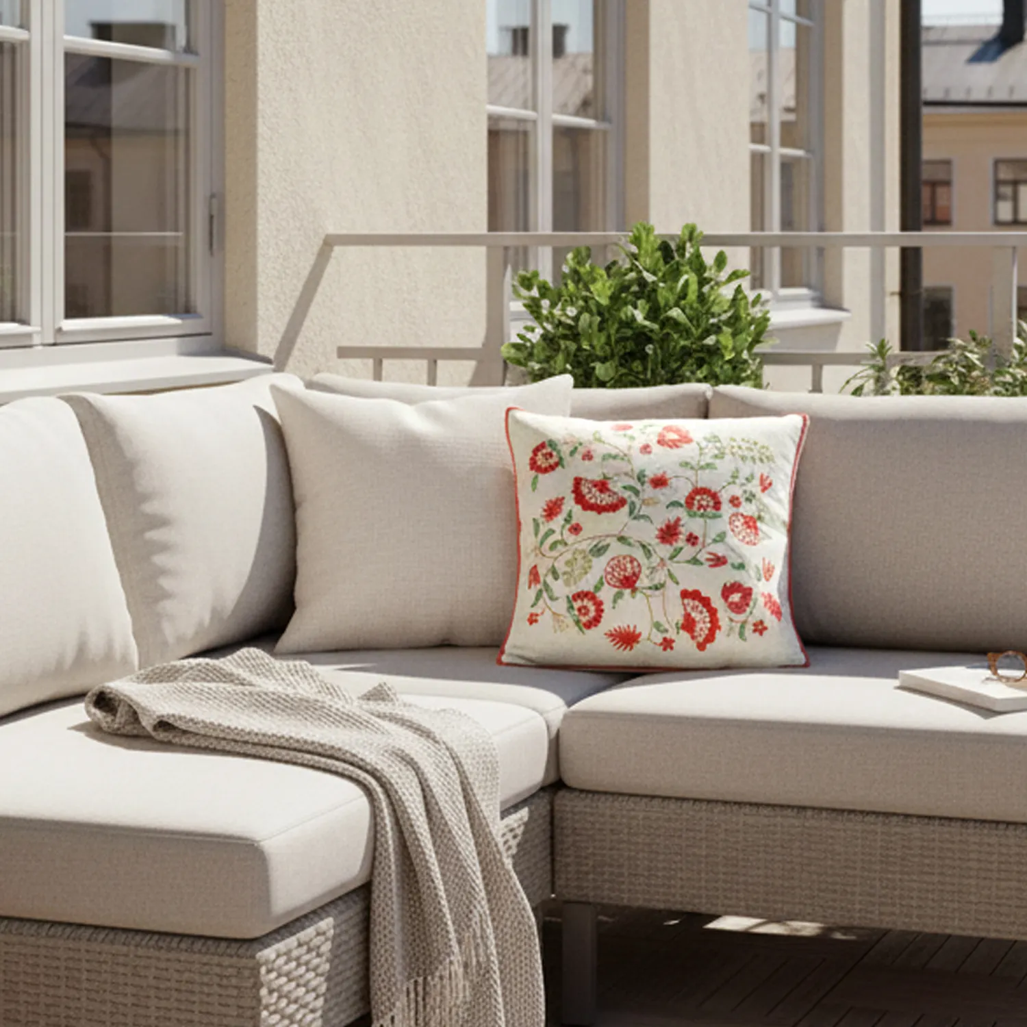 Cushion cover - Kalmar Embroidered Cushion Cover (multi)