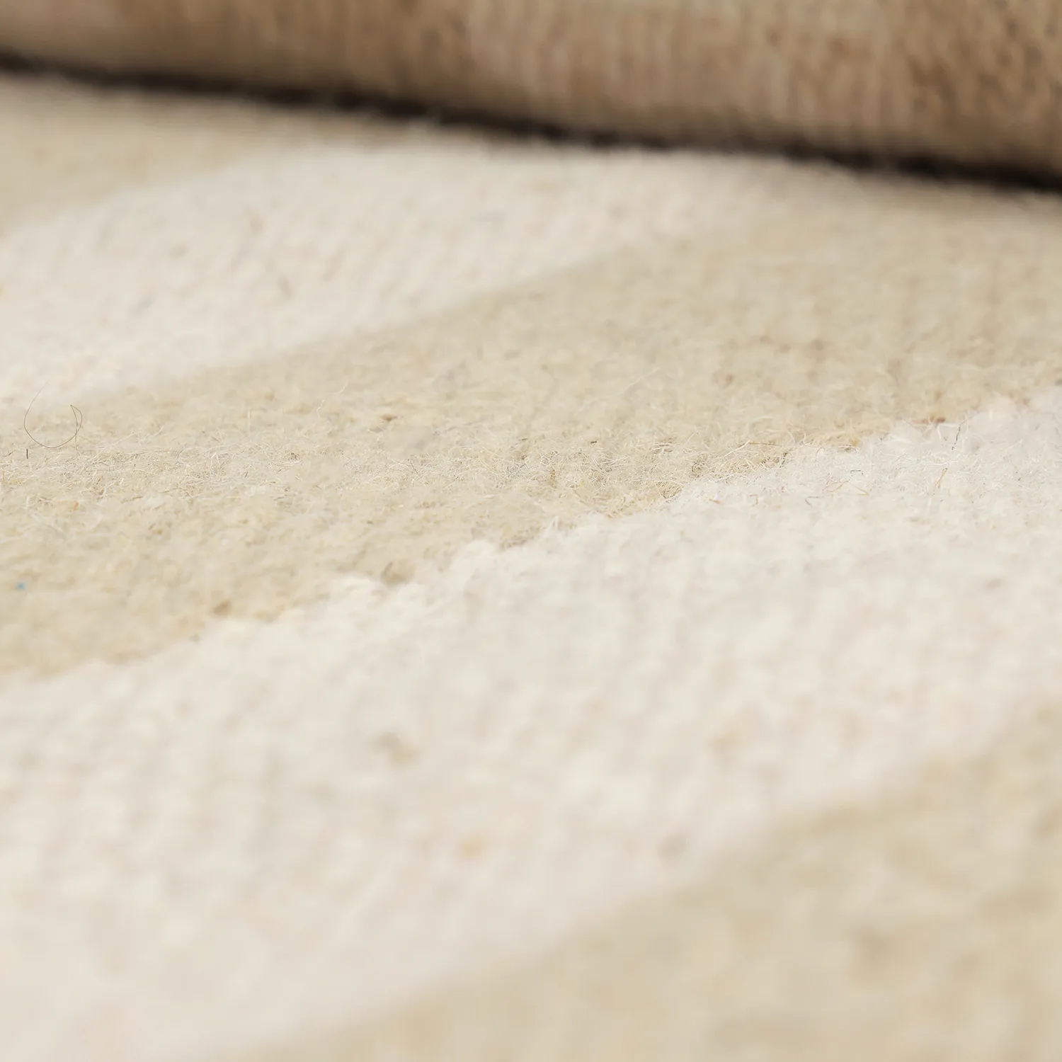 Irregular wool rug - Kystaro (cream/beige)