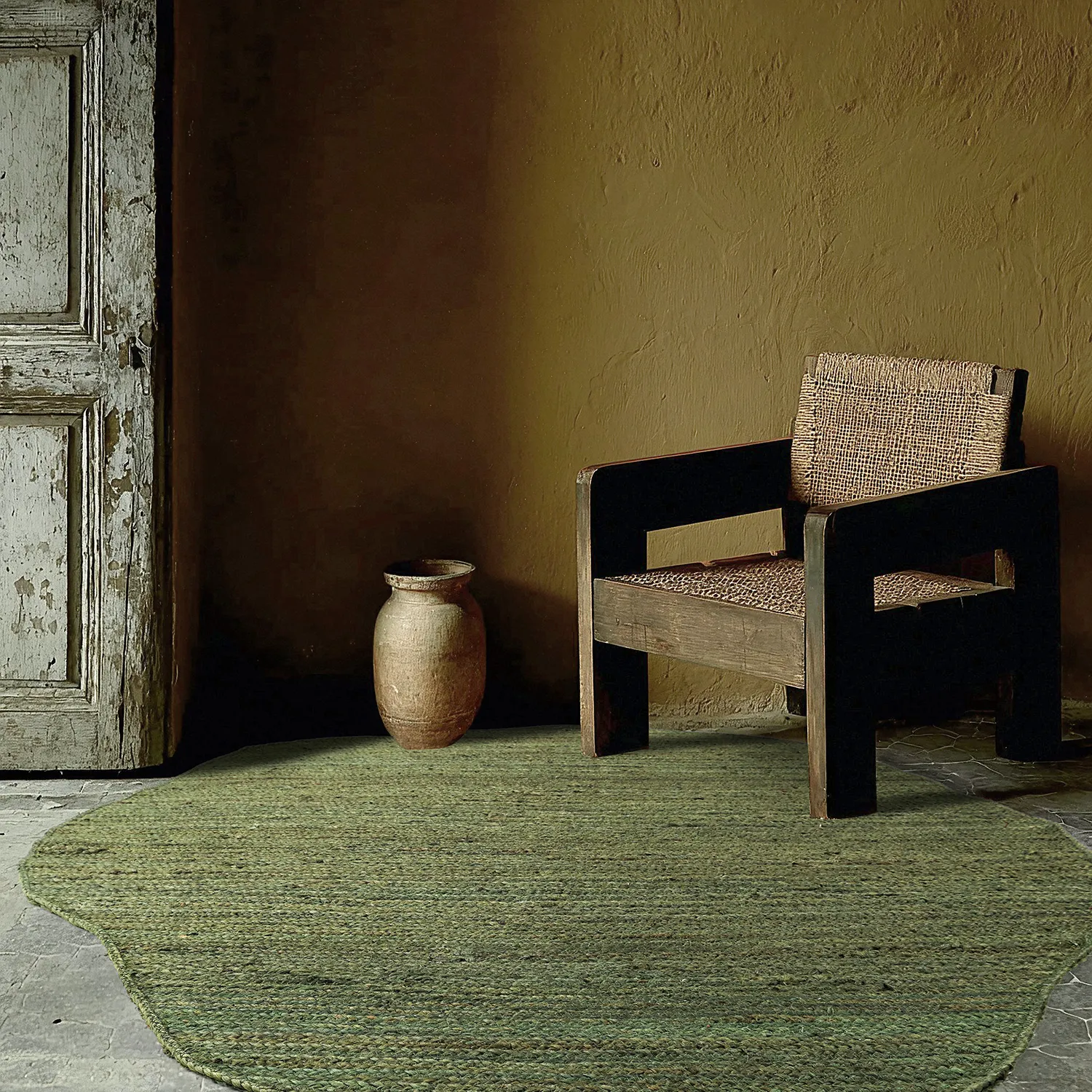 Irregular round jute rug - San Francisco (army green)