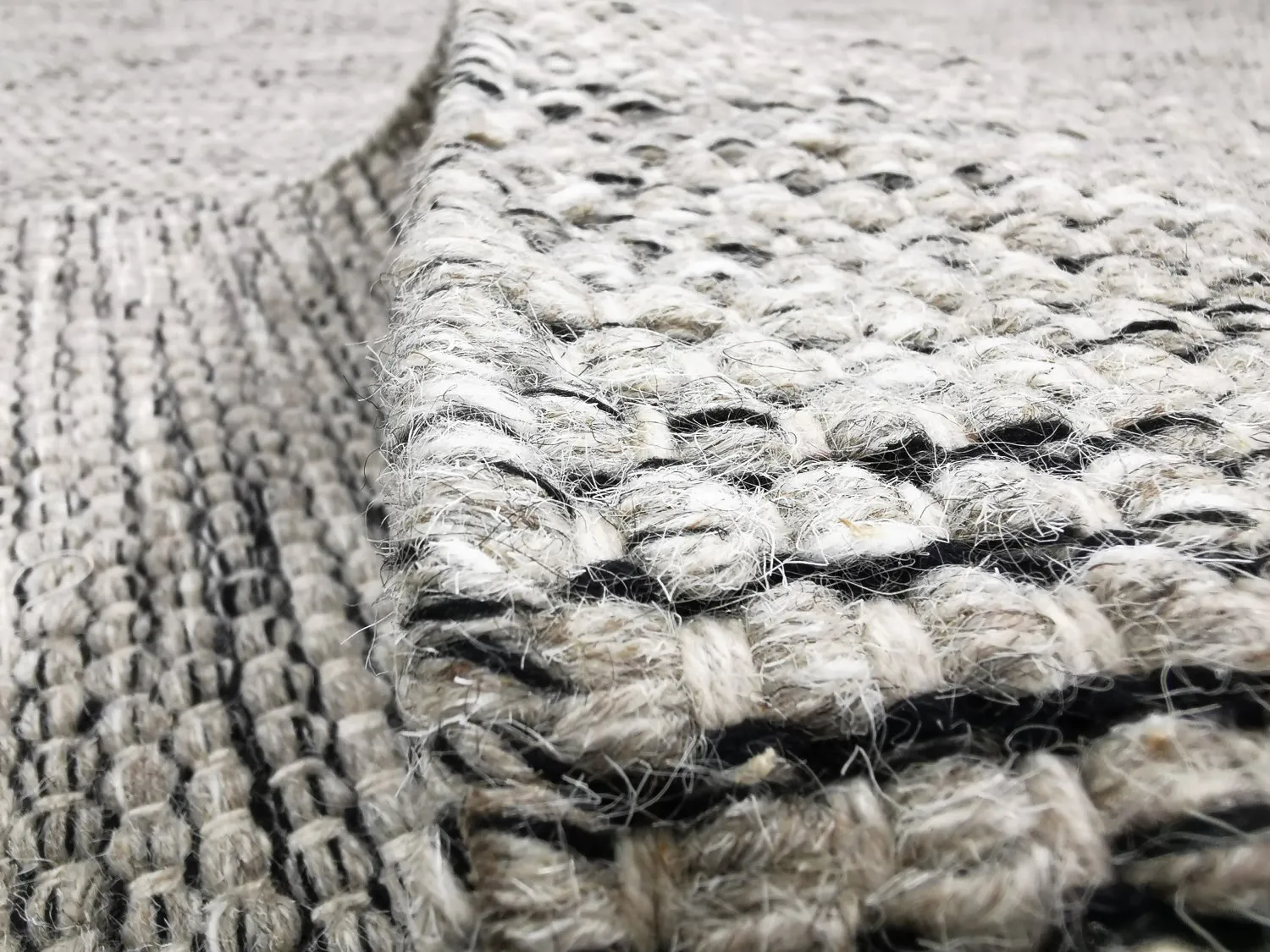 Wool rug - Otago (grey/black)