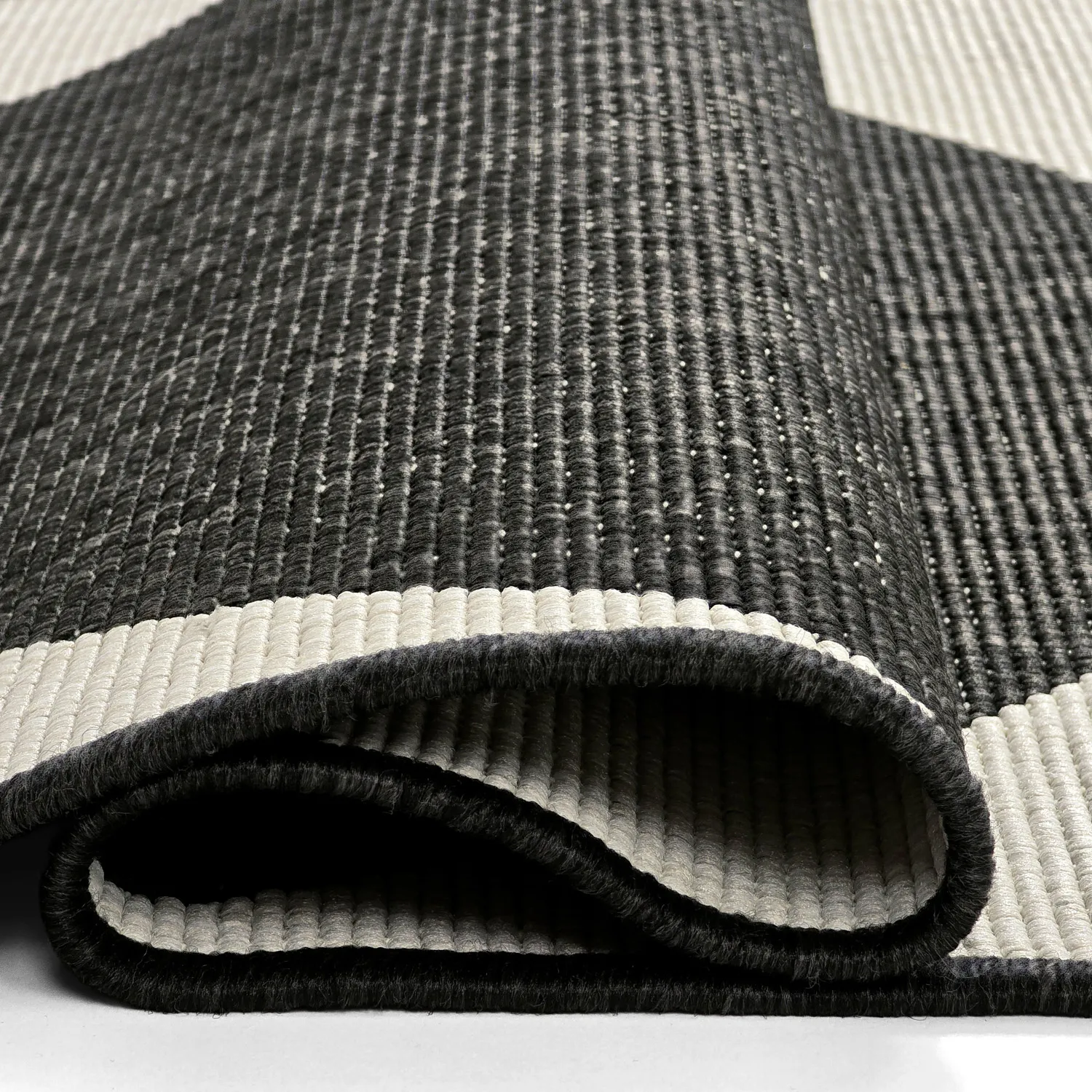 Indoor/Outdoor rug - Aurora (black/white)