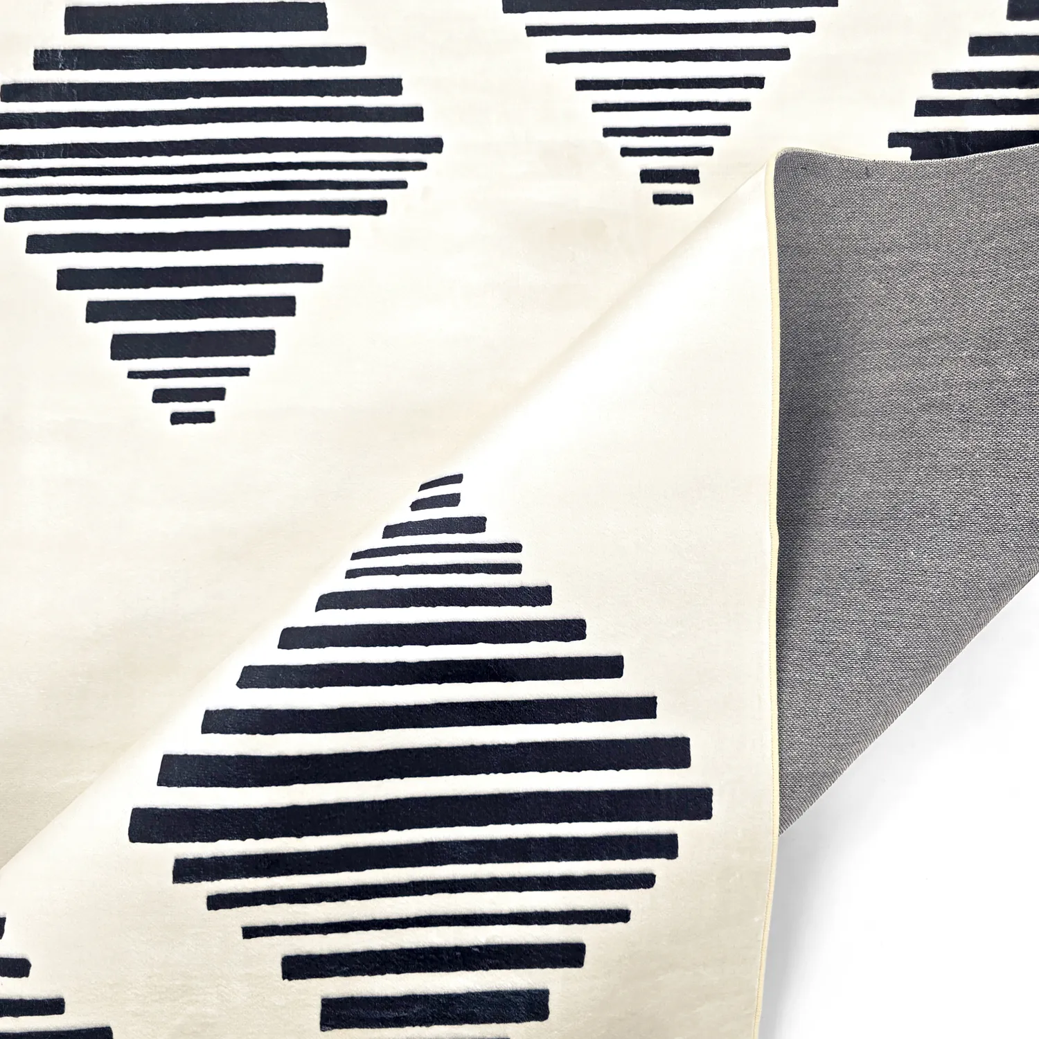 Wilton rug - Carmen (cream/black)