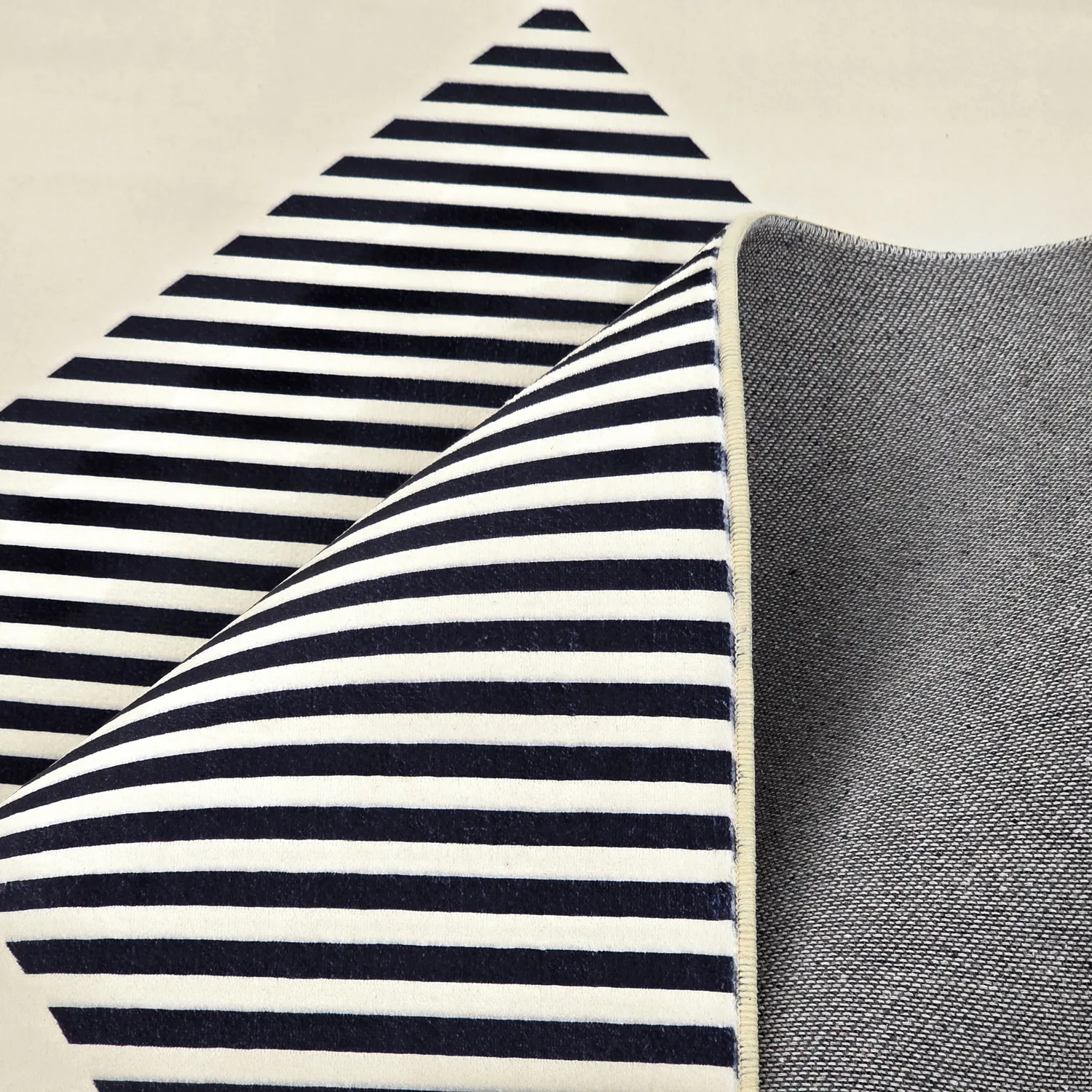 Wilton rug - Pucon (black/cream)