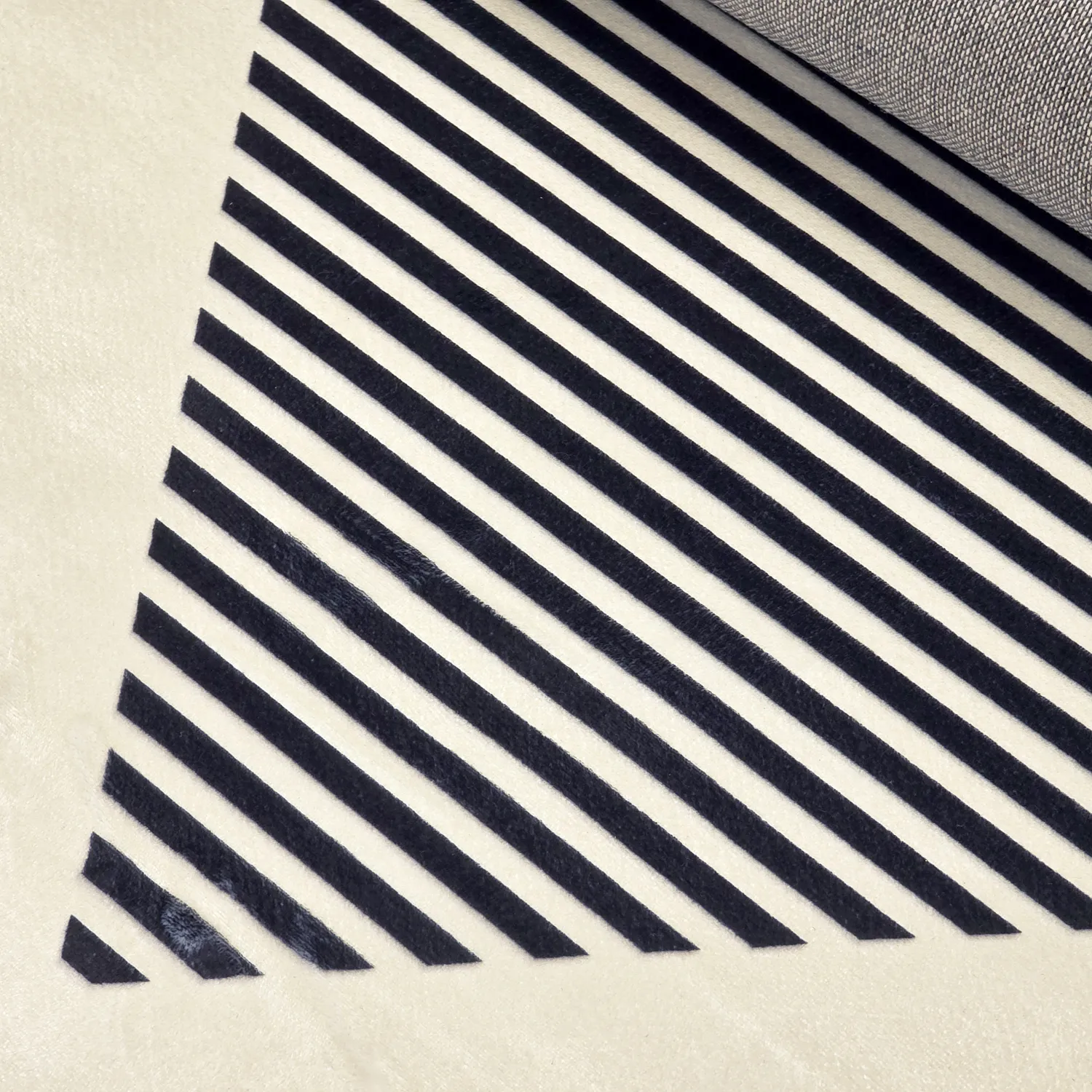 Wilton rug - Pucon (black/cream)